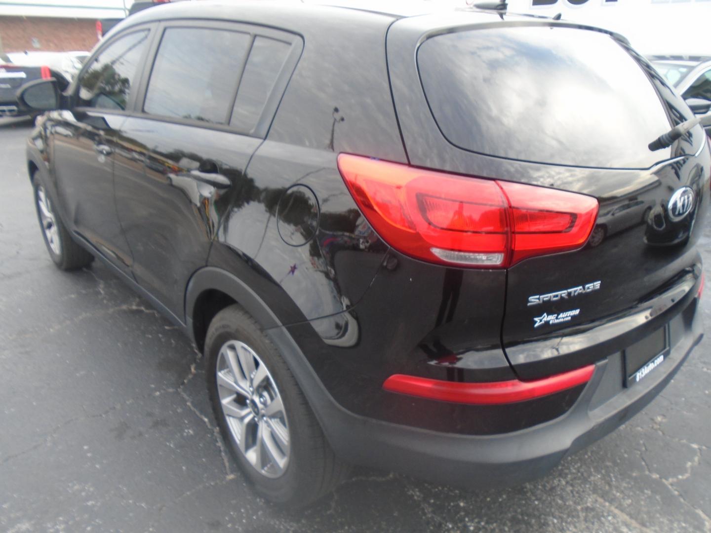 2016 Kia Sportage LX FWD (KNDPB3AC2G7) with an 2.4L V6 DOHC 24V engine, 6-Speed Automatic transmission, located at 6112 N Florida Avenue, Tampa, FL, 33604, (888) 521-5131, 27.954929, -82.459534 - Photo#4